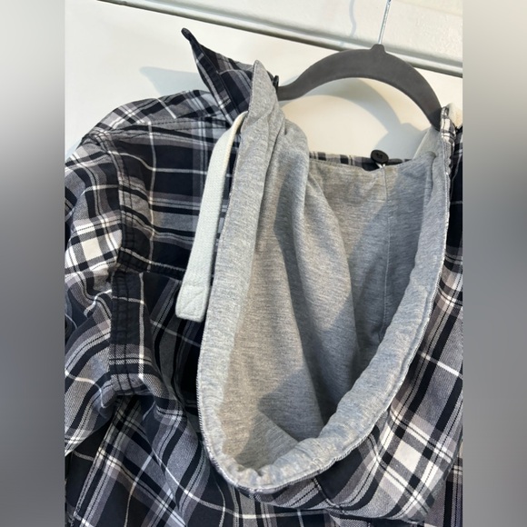 Button down sweater/long sleeve e - Picture 10 of 12